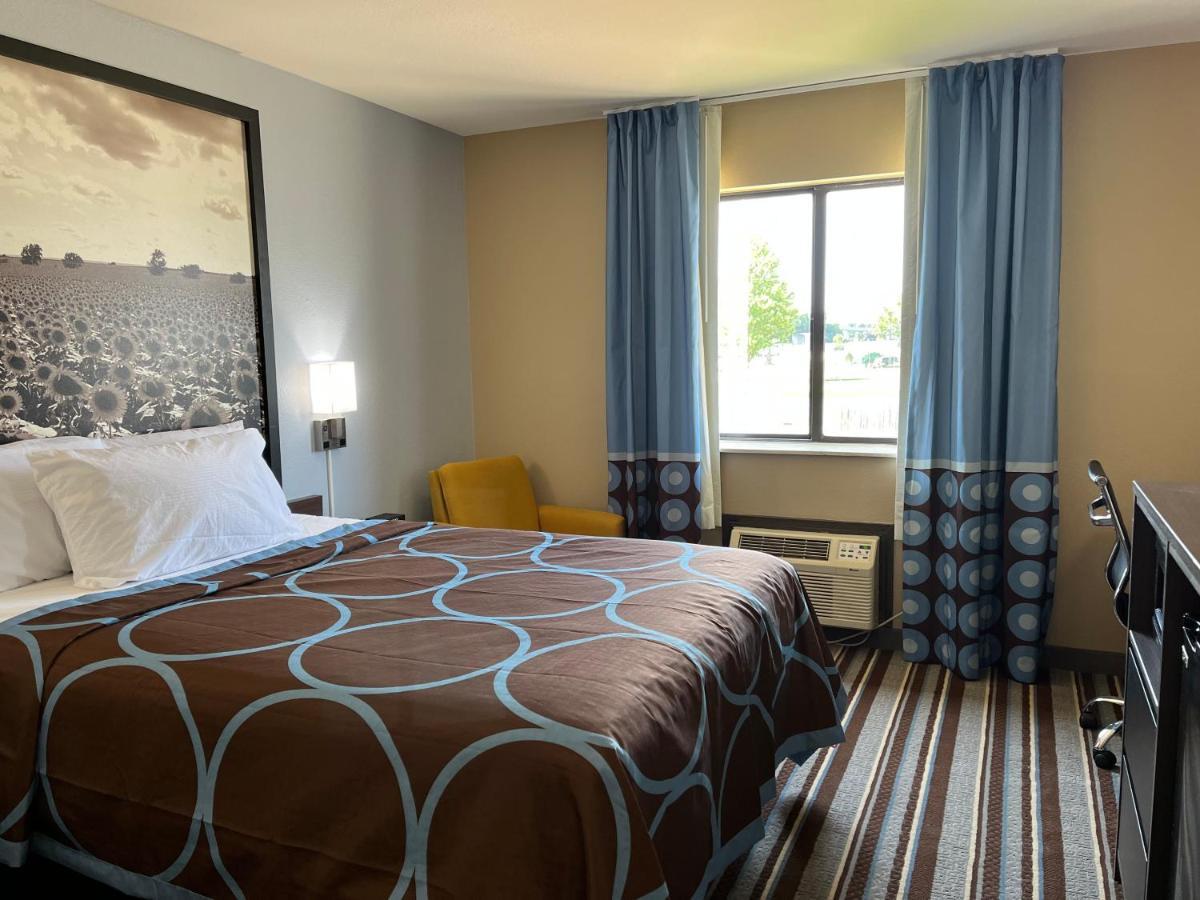 Super 8 By Wyndham Independence Ks Hotel Kültér fotó