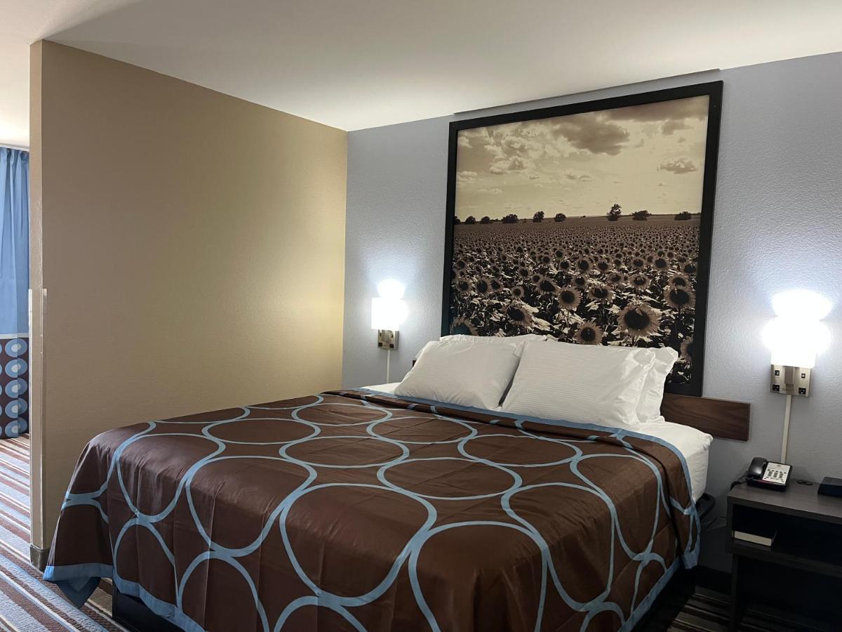 Super 8 By Wyndham Independence Ks Hotel Kültér fotó