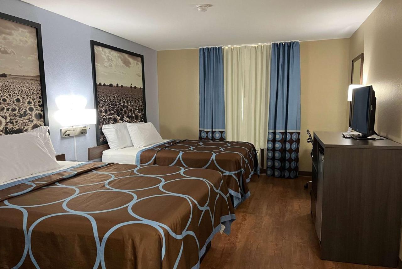 Super 8 By Wyndham Independence Ks Hotel Kültér fotó